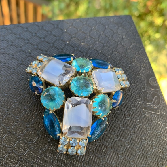 Shades of Blue Sparkling VINTAGE Brooch - Picture 8 of 8